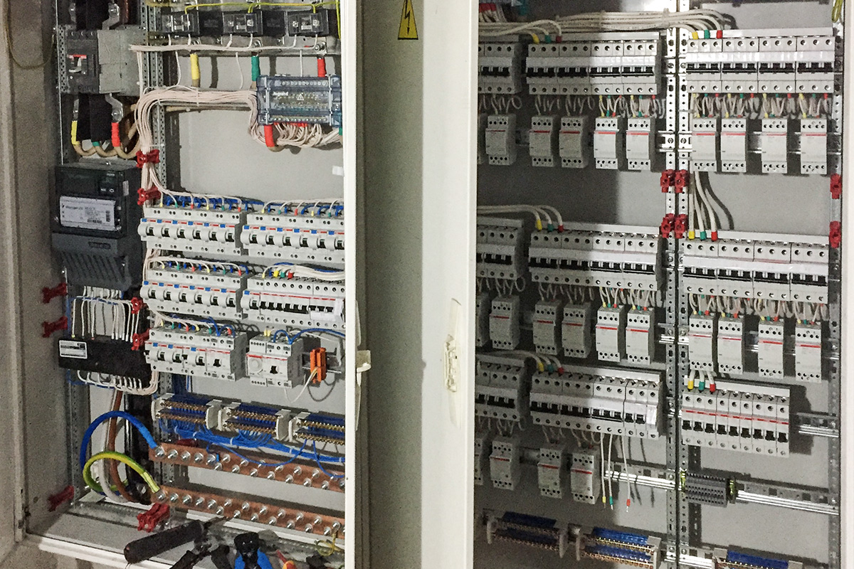 Подготовка к открытию нового магазина Обойкин. Работа над электрикой магазина Подготовка к открытию нового магазина Обойкин. Работа над электрикой магазина