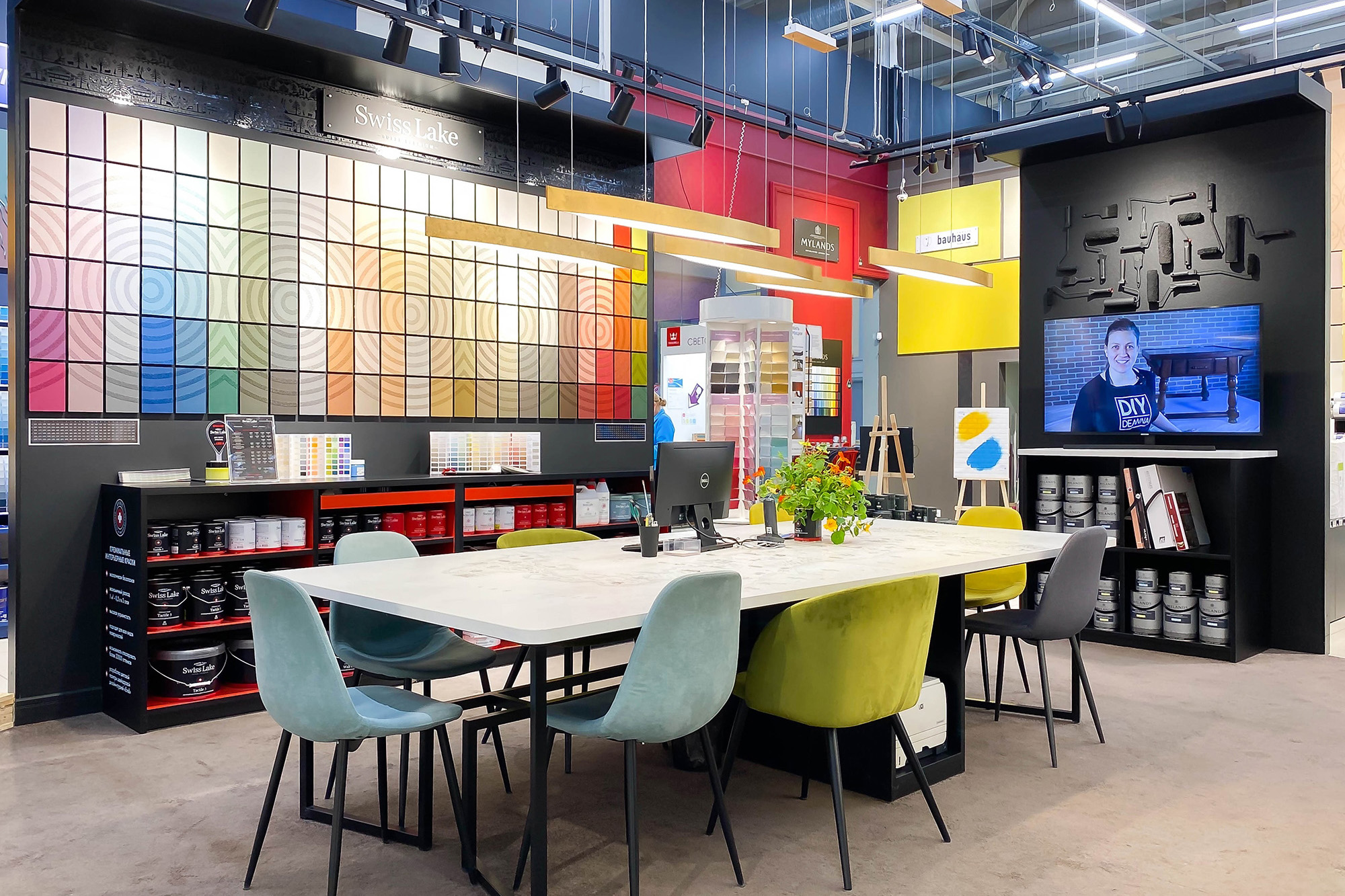 Swiss Lake в магазине Окрашено «Пулково»