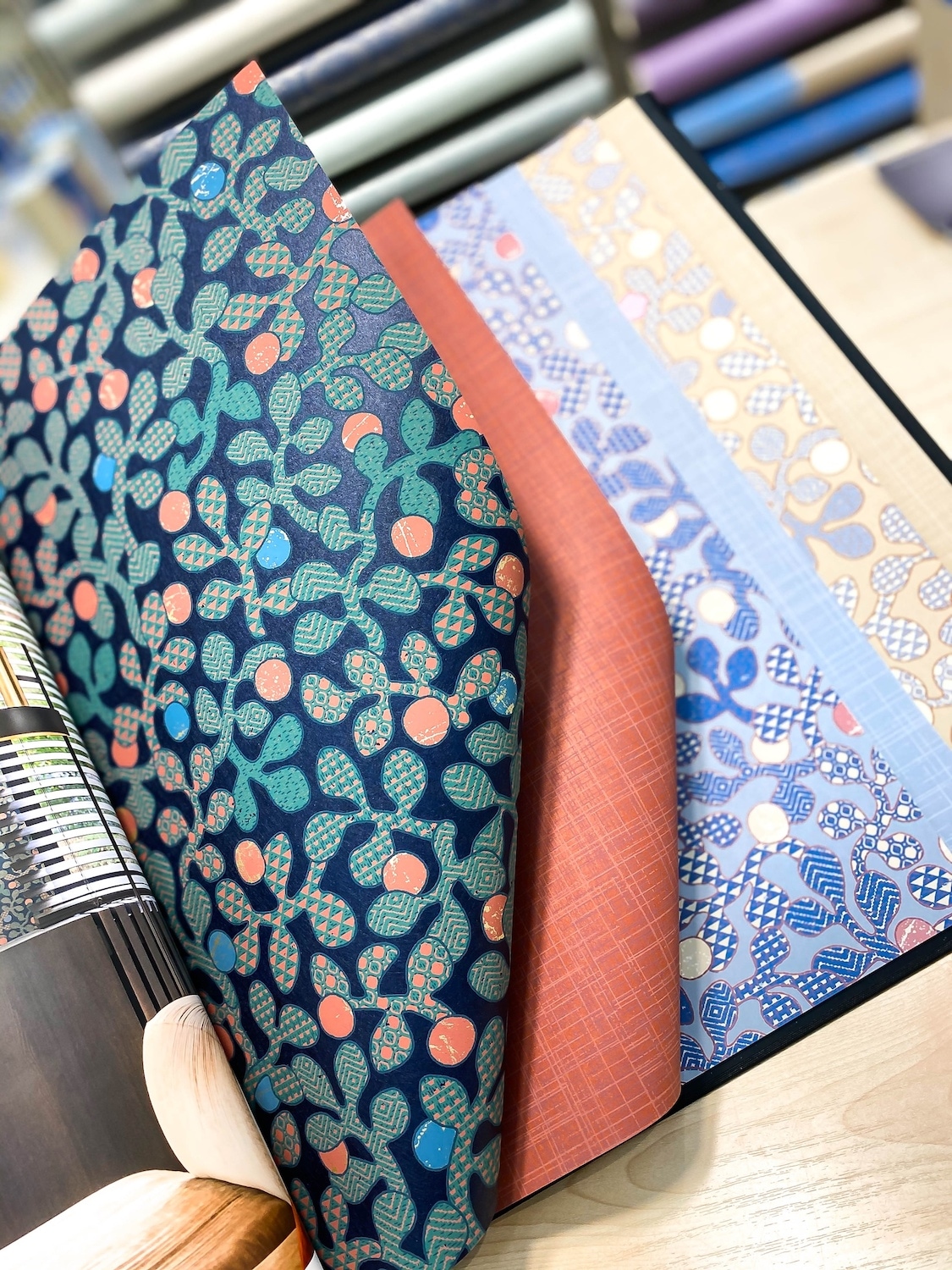 Коллекция Origins, созданная в тандеме фабрики Loymina и студии Артемия Лебедева Коллекция Origins, созданная в тандеме фабрики Loymina и студии Артемия Лебедева