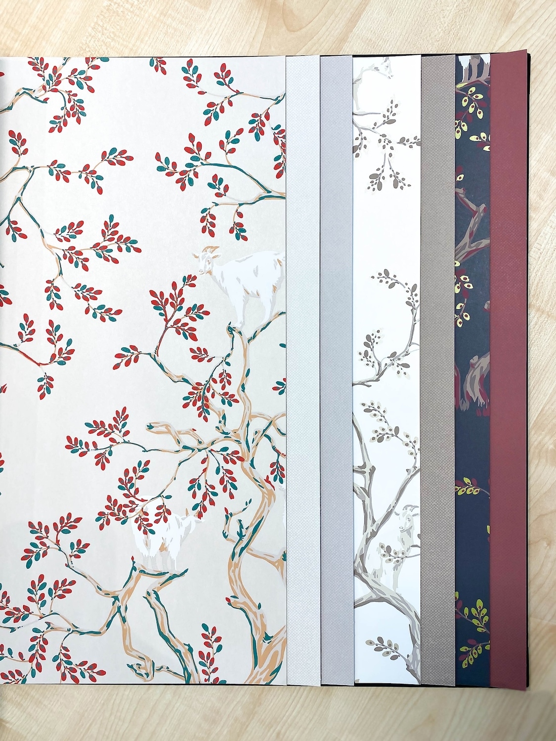 Коллекция Origins, созданная в тандеме фабрики Loymina и студии Артемия Лебедева Коллекция Origins, созданная в тандеме фабрики Loymina и студии Артемия Лебедева